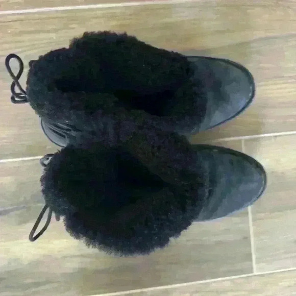 UGG Naiyah Lace Up Back Boots - Picture 7 of 7